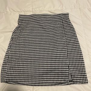 Houndstooth mini pencil skirt